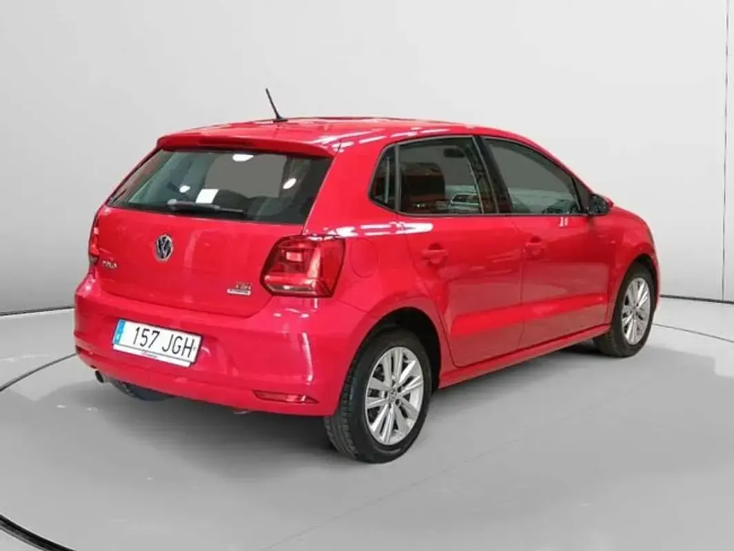 Usado VW Polo Advance 90 CV (66 kW) 2015 Rojo Utilitario