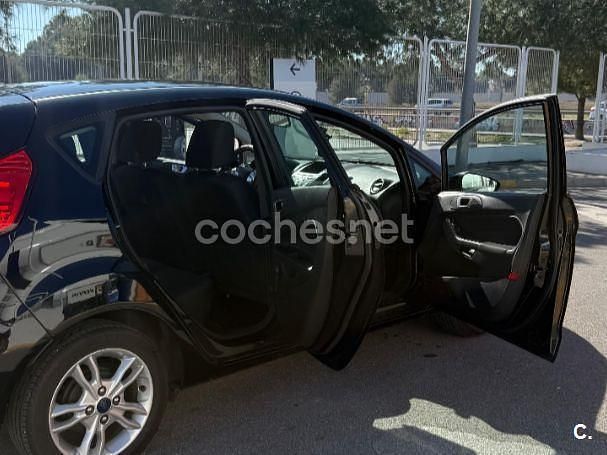 Usado Ford Fiesta Trend 82 CV (60 kW) 2015 Negro Berlina