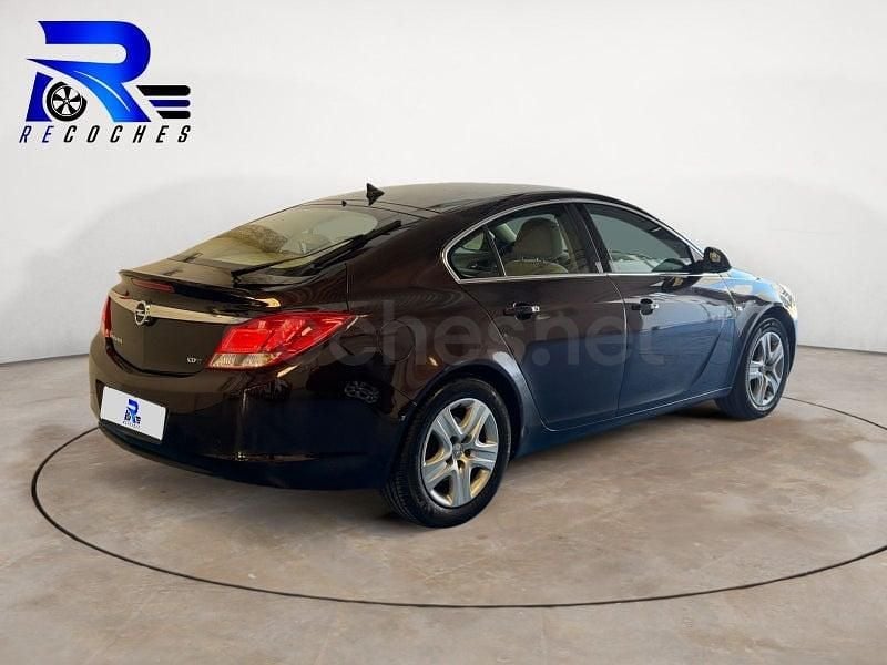 Usado Opel Insignia Edition 130 CV (95 kW) 2011 Marrón Familiar
