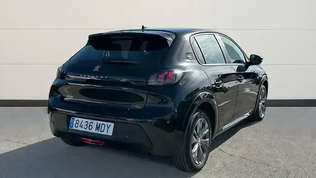 Usado Peugeot e-208 Active 100 kW (136 CV) 2023 Negro Utilitario
