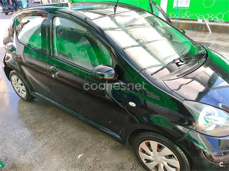 Usado Toyota Aygo City 68 CV (50 kW) 2014 Verde Utilitario