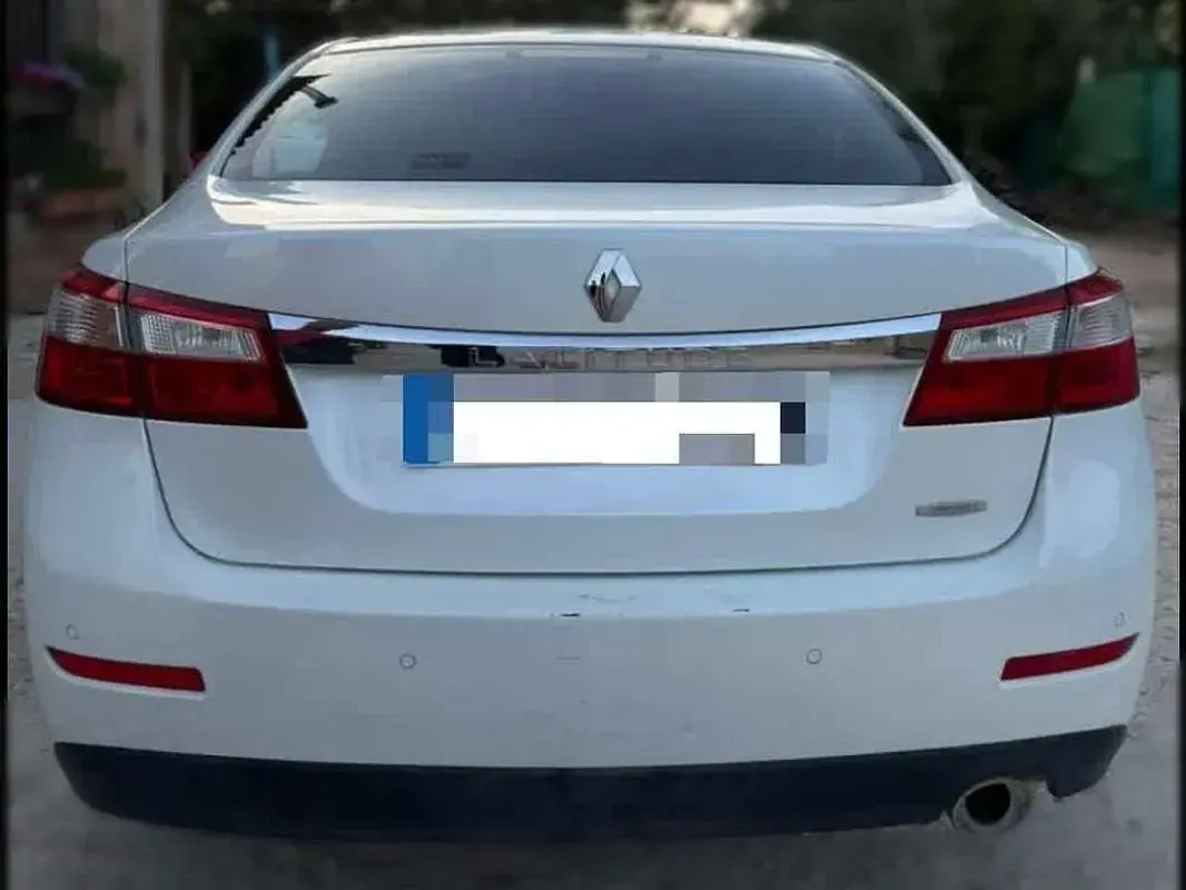 Usado Renault Latitude Privilege 150 CV (110 kW) 2012 Blanco Berlina