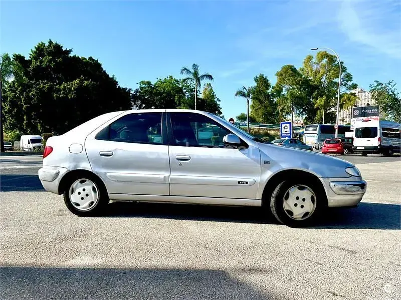 Usado Citroën Xsara Attraction 71 CV (52 kW) 1999 Gris / plata Berlina