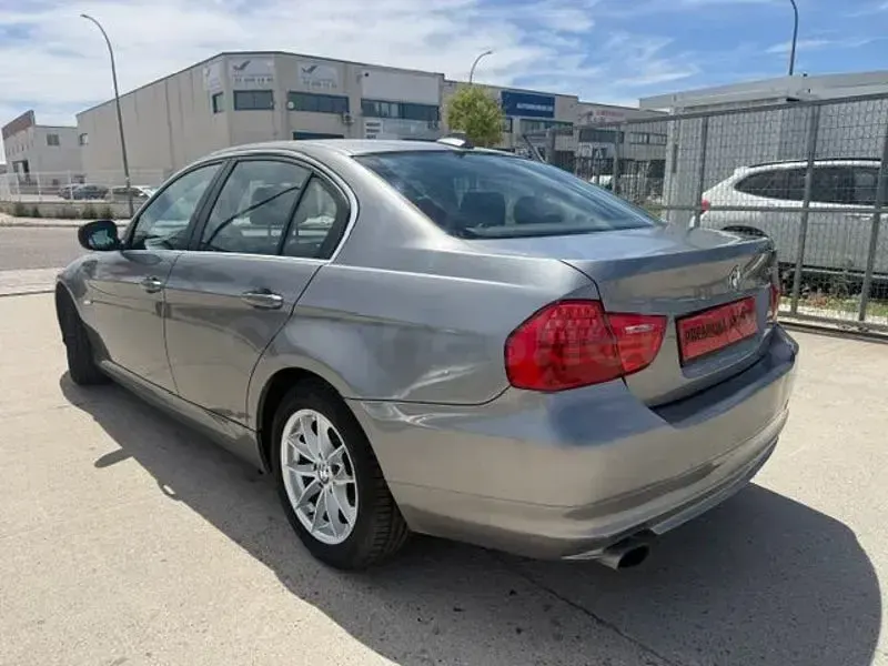 Usado BMW 320 184 CV (135 kW) 2011 Gris / plata Berlina