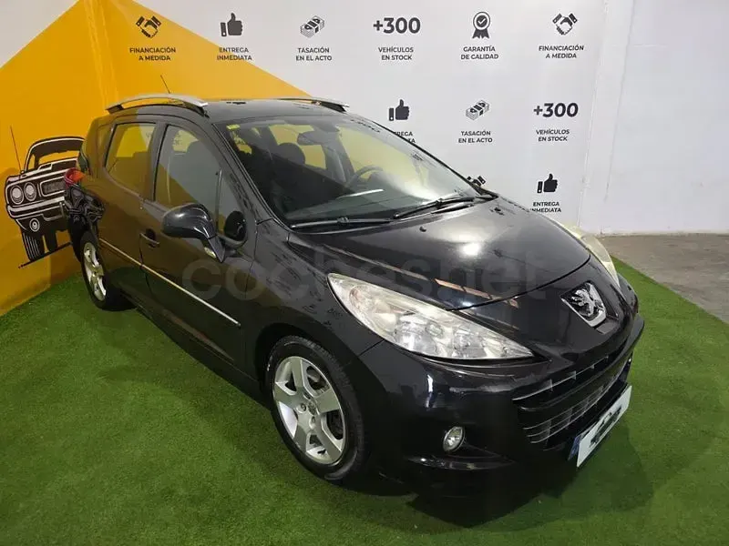 Usado Peugeot 207 Outdoor Outdoor 92 CV (67 kW) 2012 Negro Familiar