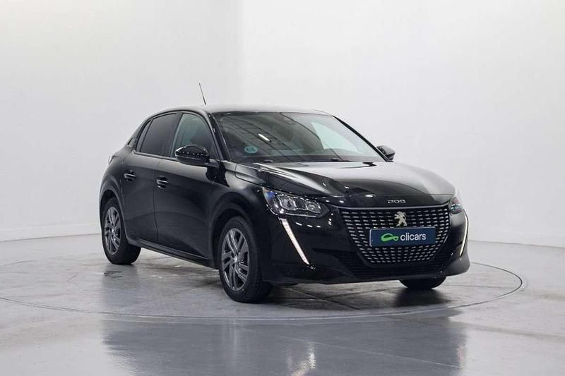 Usado Peugeot 208 Active 102 CV (75 kW) 2022 Negro Utilitario