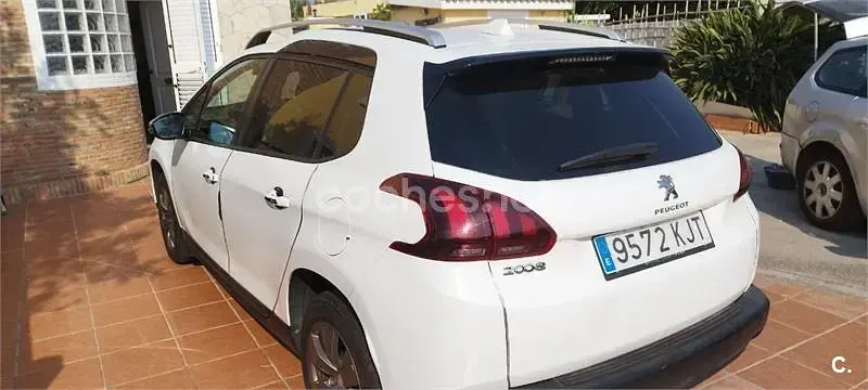 Usado Peugeot 2008 Style 100 CV (73 kW) 2018 Blanco SUV