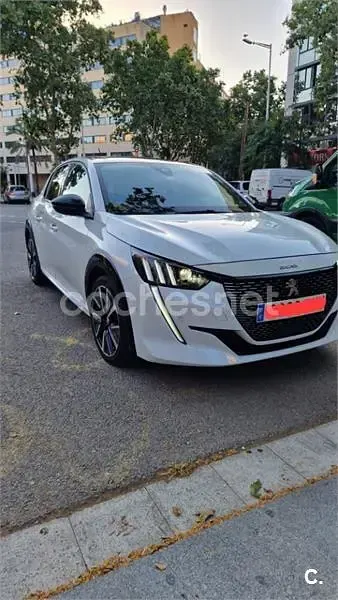 Usado Peugeot 208 GT 100 CV (73 kW) 2022 Blanco Utilitario