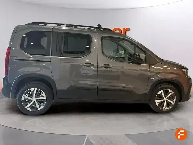 Usado Peugeot Rifter Allure 100 CV (73 kW) 2023 Gris Monovolumen
