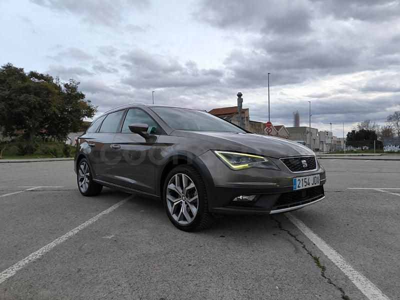 Usado Seat Leon 4Drive 184 CV (135 kW) 2015 Marrón Familiar