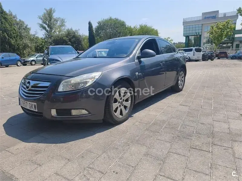 Usado Opel Insignia Cosmo 130 CV (95 kW) 2009 Beige Berlina