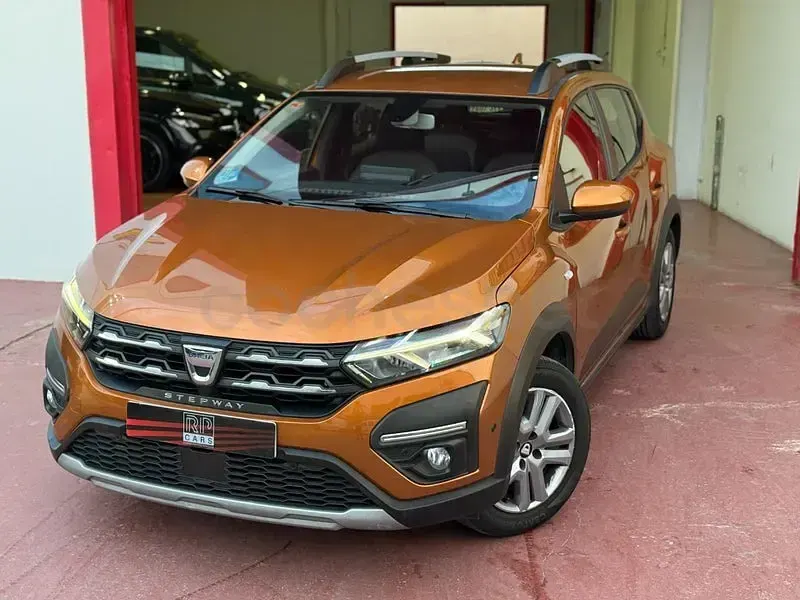 Usado Dacia Sandero Essentiel 100 CV (73 kW) 2021 Marrón Berlina