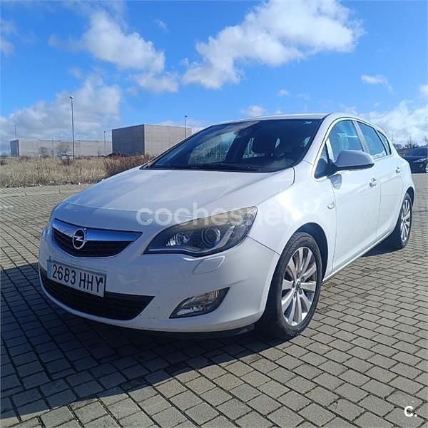 Blanco Usado 2012 Opel Astra Selective Berlina | 3600 € (Precio justo) - Imagen 1/4