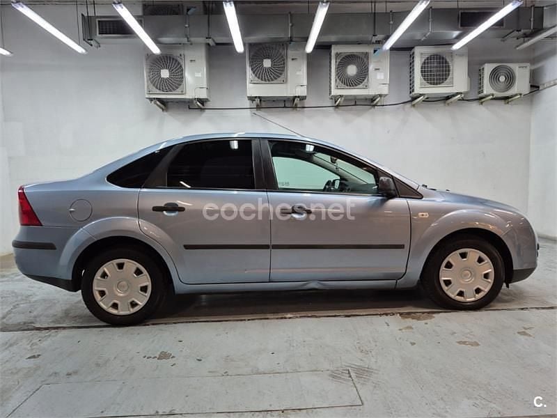 Usado Ford Focus Trend 90 CV (66 kW) 2006 Azul Berlina