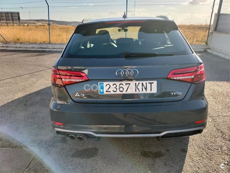 Usado Audi A3 S-Line 150 CV (110 kW) 2018 Gris / plata Berlina