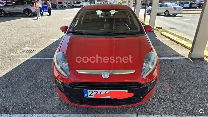 Usado Fiat Punto Easy 69 CV (50 kW) 2012 Rojo Utilitario
