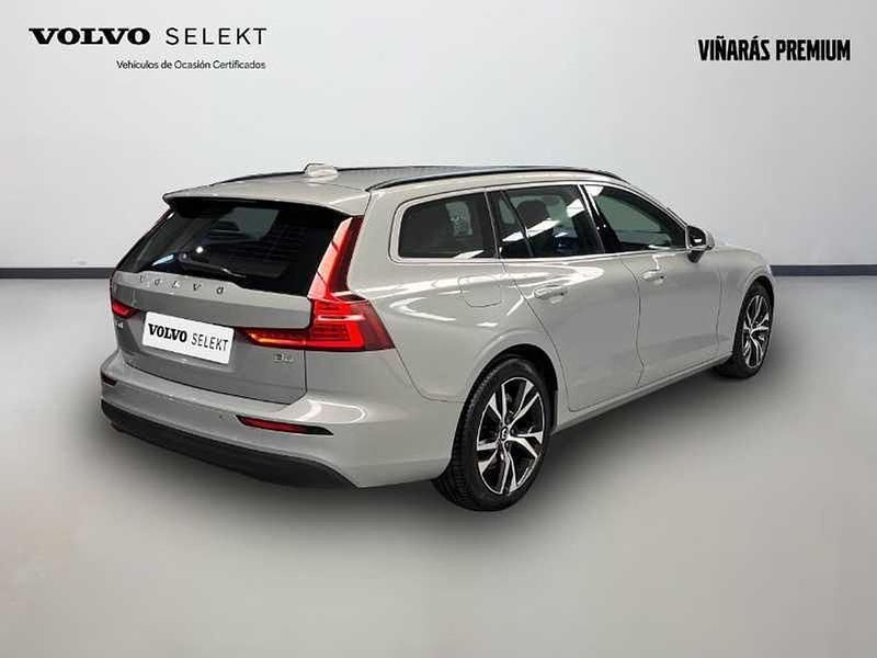Usado Volvo V60 Core 2025 Gris Familiar