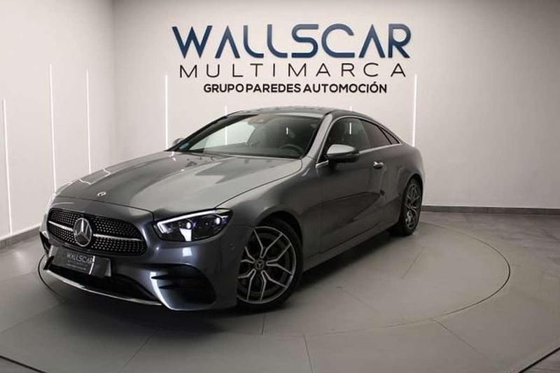Usado Mercedes E220 194 CV (142 kW) 2021 Gris Coupe