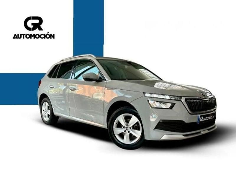 Usado Skoda Kamiq Ambition 110 CV (80 kW) 2021 Gris / plata SUV