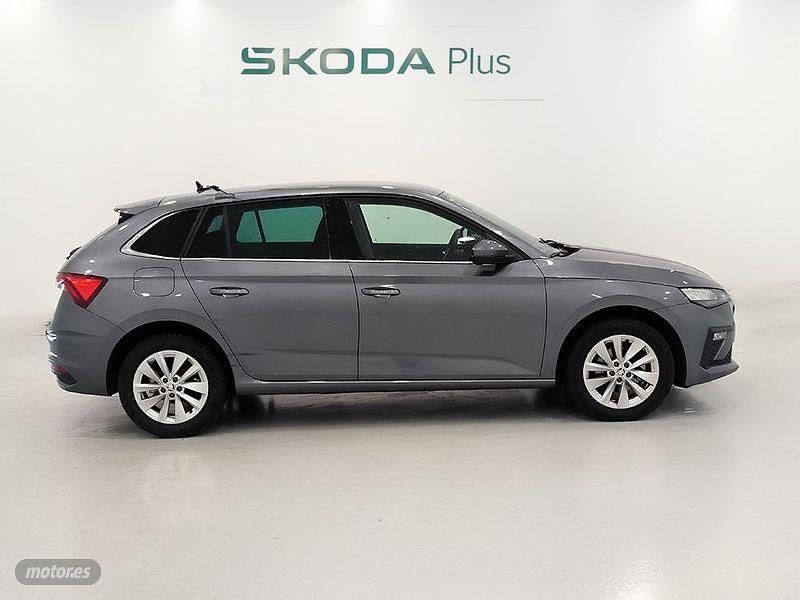 Usado Skoda Scala Selection 116 CV (85 kW) 2025 Gris / plateado Utilitario