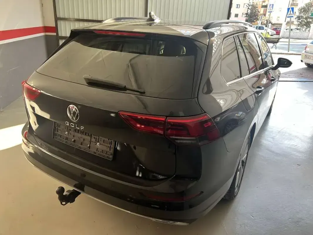 Usado VW Golf VIII Life 116 CV (85 kW) 2021 Negro Familiar