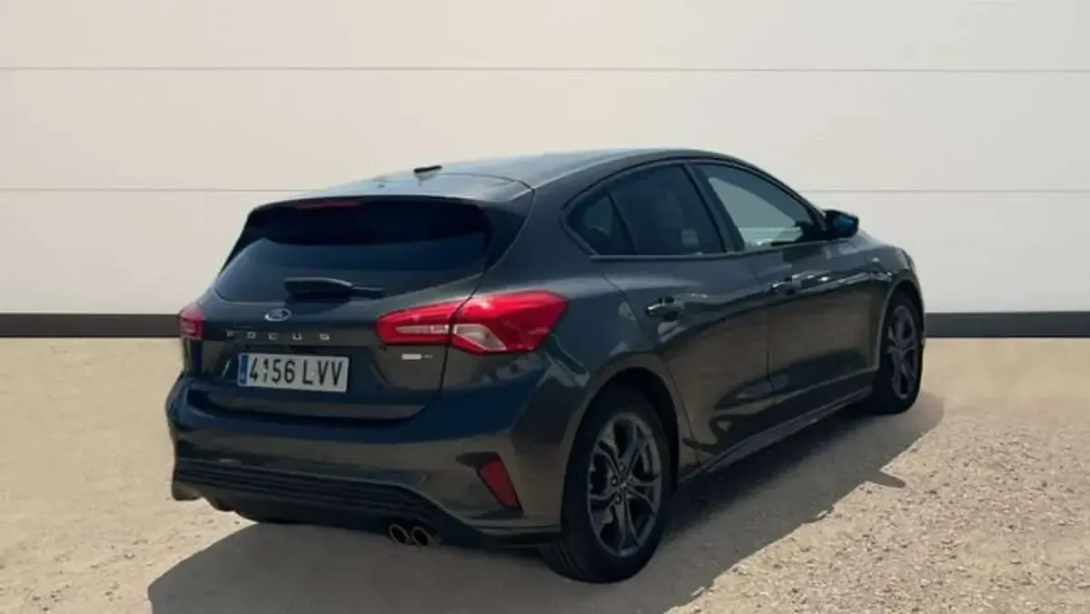 Usado Ford Focus ST-Line 125 CV (91 kW) 2022 Negro Berlina