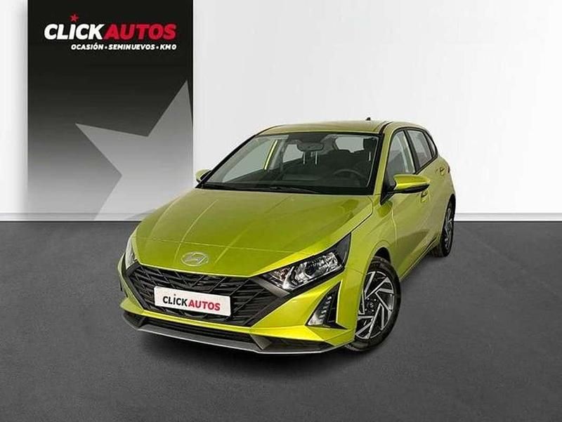 Verde Usado 2024 Hyundai i20 Utilitario | 13.500 € (Precio justo) - Imagen 1/4
