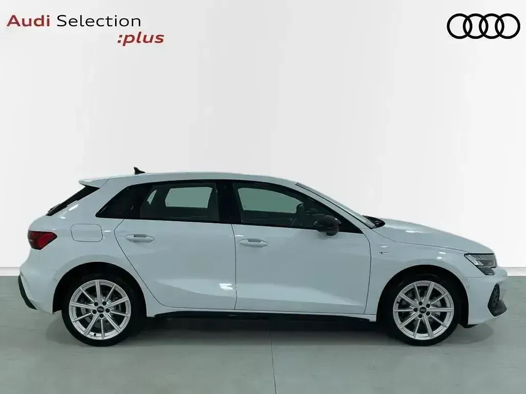 Nieuw Audi A3 Ambiente 204 PK (150 kW) 2025 Wit Sedan