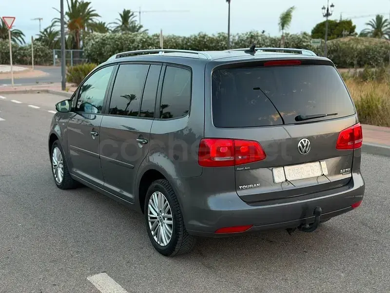 Usado VW Touran Sport 140 CV (102 kW) 2014 Gris / plata Monovolumen