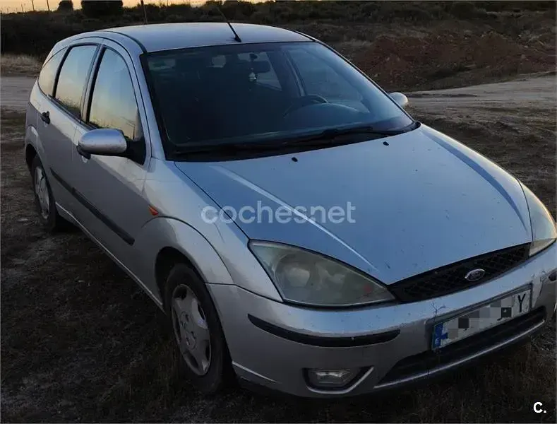 Usado Ford Focus Trend 90 HP (66 kW) 2003 Cinzento Sedan