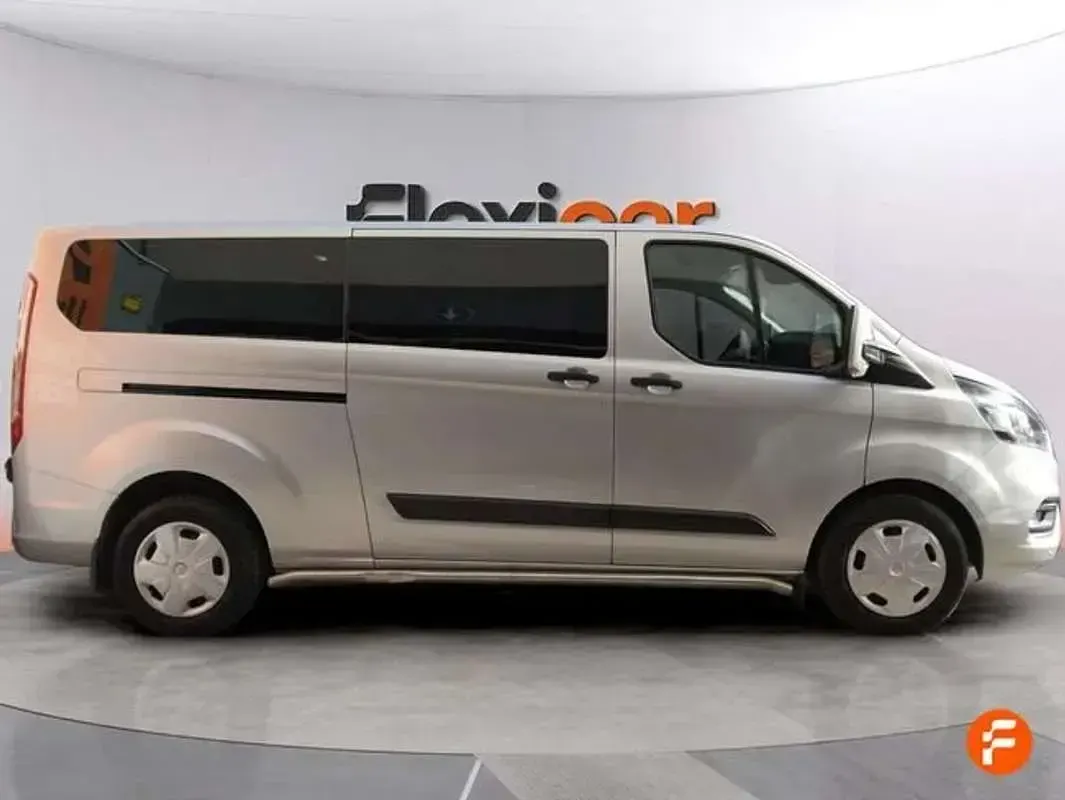 Usado Ford Tourneo Custom Titanium 131 CV (96 kW) 2023 Gris Van