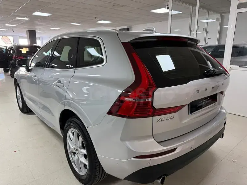 Usado Volvo XC60 Business Edition 197 CV (144 kW) 2020 Gris / plata SUV