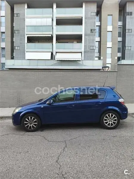 Usado Opel Astra Edition 80 CV (58 kW) 2004 Azul Berlina