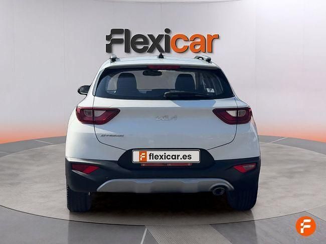 Usado Kia Stonic 84 CV (61 kW) 2022 Blanco SUV