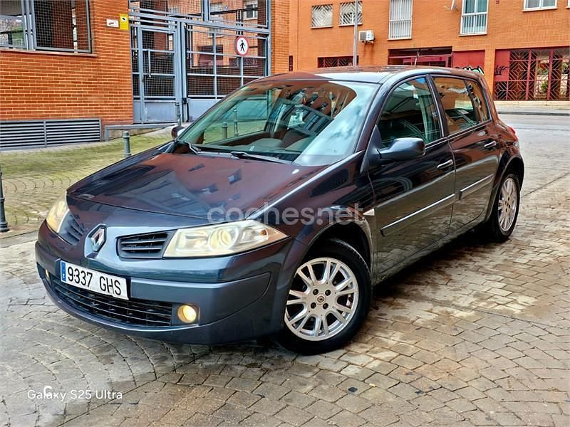Gris / plata Usado 2008 Renault Mégane II Berlina | 3500 € (Precio justo) - Imagen 1/4