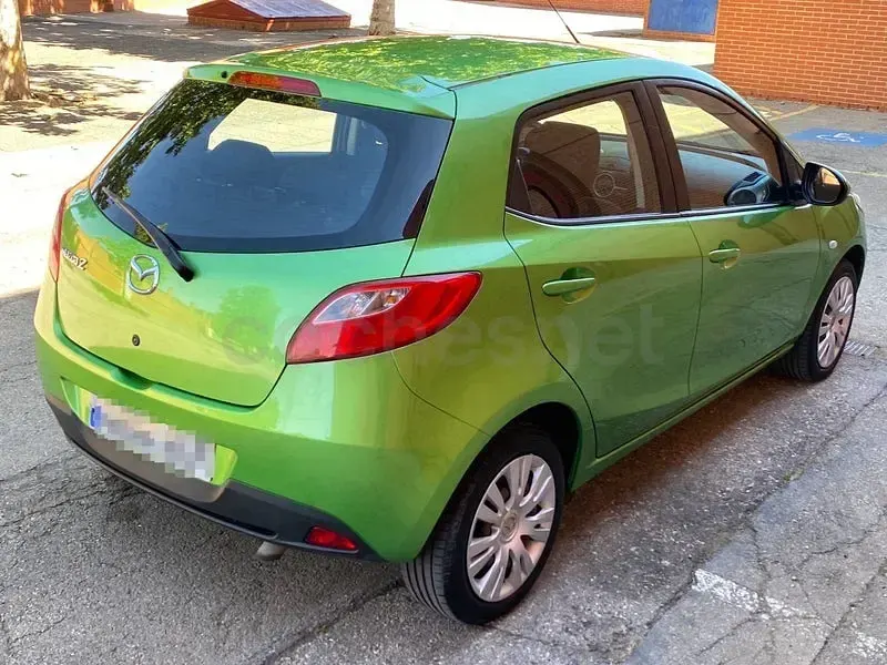 Usado Mazda 2 Active 68 CV (50 kW) 2009 Verde Utilitario