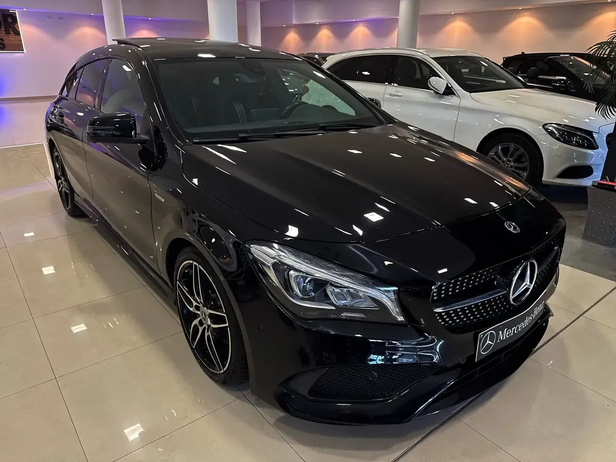 Usado Mercedes CLA200 Shooting Brake 156 CV (114 kW) 2017 Negro Familiar