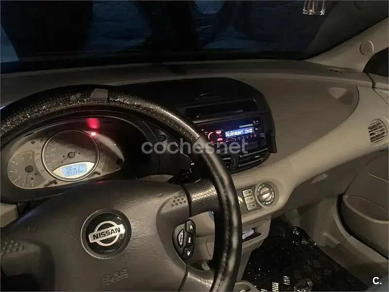 Usado Nissan Almera Tino 114 CV (83 kW) 2001 Gris / plata Monovolumen