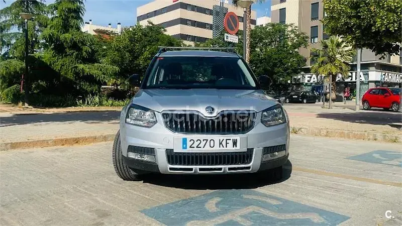 Usado Skoda Yeti Ambition 110 CV (80 kW) 2017 Gris / plata SUV