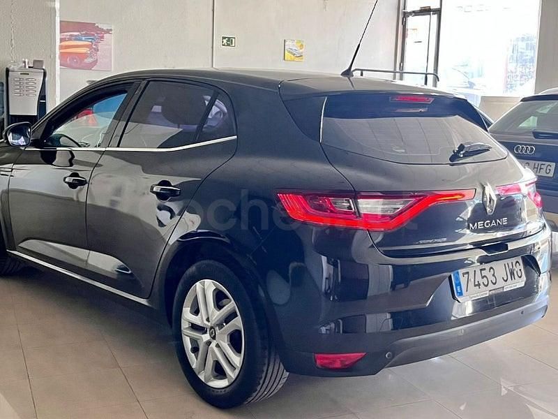Usado Renault Mégane IV Bose Edition 130 HP (95 kW) 2017 Preto Sedan