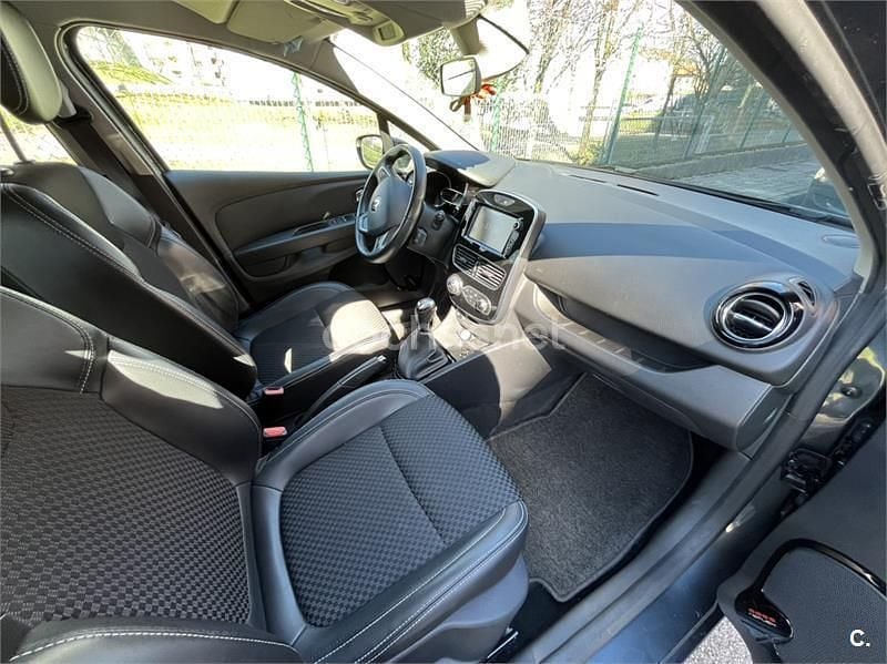 Usado Renault Clio IV Zen 90 CV (66 kW) 2018 Gris / plata Berlina