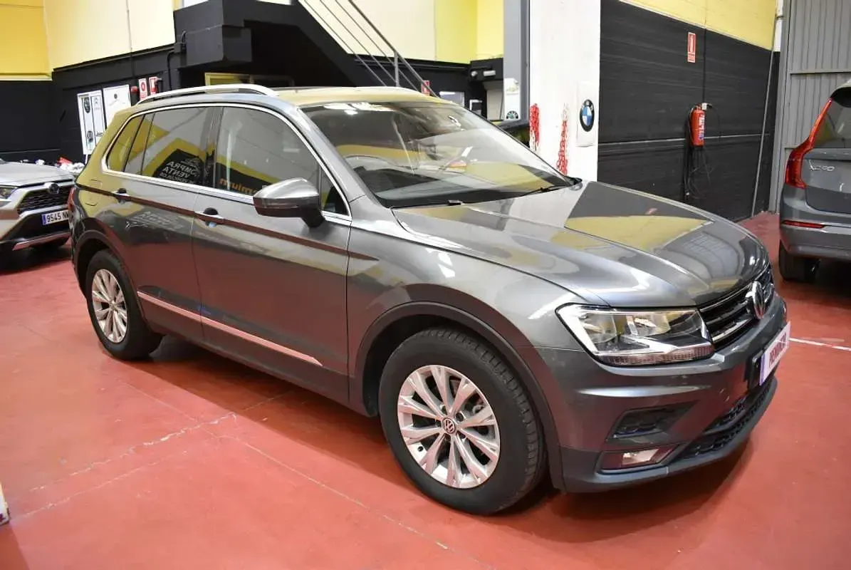 Usado VW Tiguan Advance 150 CV (110 kW) 2020 Gris SUV
