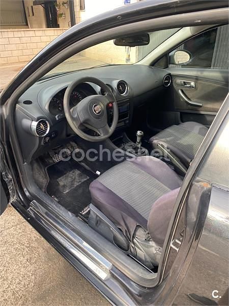 Usado Seat Ibiza Sport 100 CV (73 kW) 2005 Negro Utilitario