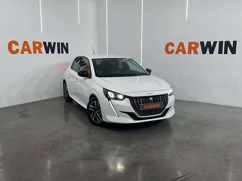 Usado Peugeot 208 Allure 102 CV (75 kW) 2023 Blanco Utilitario