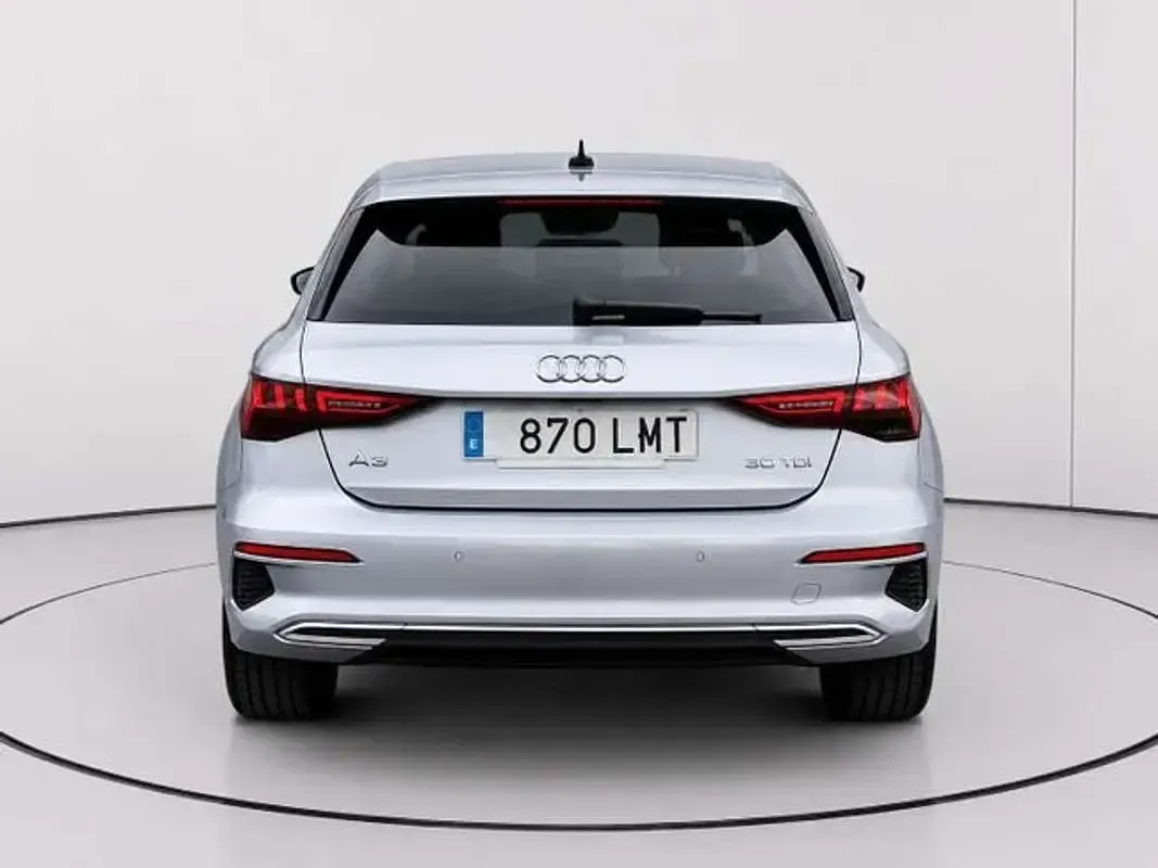 Käytetty Audi A3 Advanced Plus 116 HP (85 kW) 2021 Harmaa Sedan