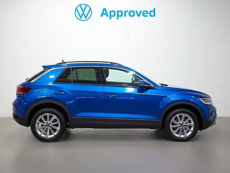 Usado VW T-Roc Life 150 CV (110 kW) 2023 Azul ravenna (metalizado) SUV