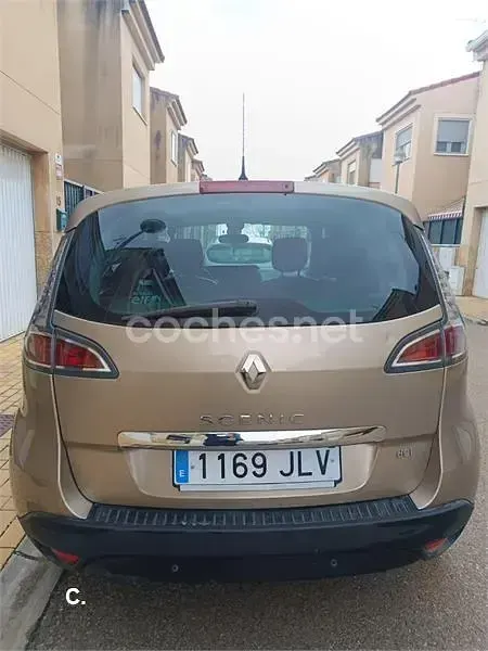 Usado Renault Scénic III Bose Edition 110 CV (80 kW) 2016 Beige Monovolumen