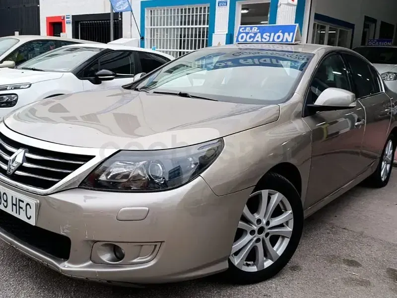 Usado Renault Latitude Privilege 150 CV (110 kW) 2011 Beige Berlina