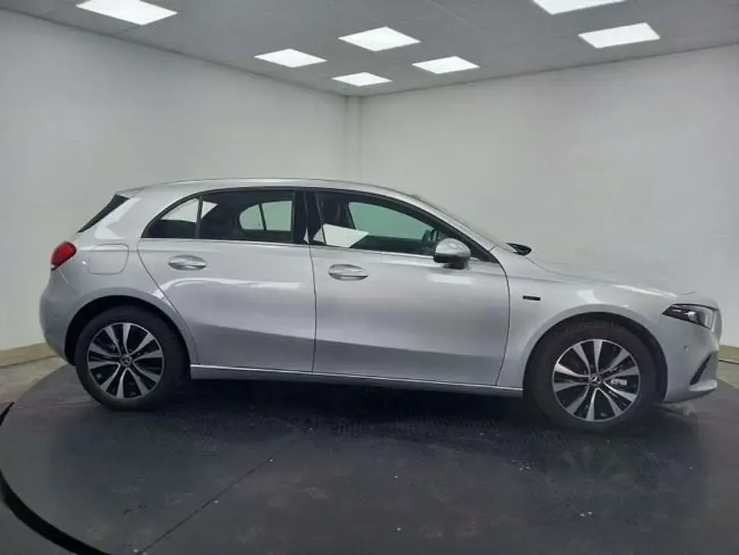 Usado Mercedes A250 220 CV (161 kW) 2021 Gris Berlina