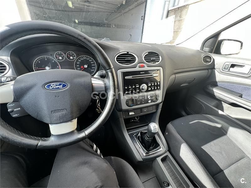 Usado Ford Focus Trend 90 CV (66 kW) 2005 Negro Berlina